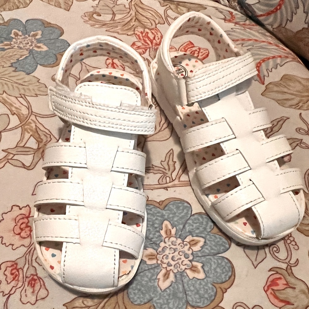 Absolutely Adorable Girls size 10 sandals In white, buckle straps and close toe.
